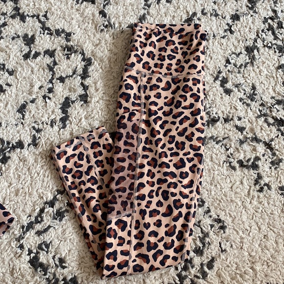 Fabletics Workout Set 🐾 - Picture 4 of 5